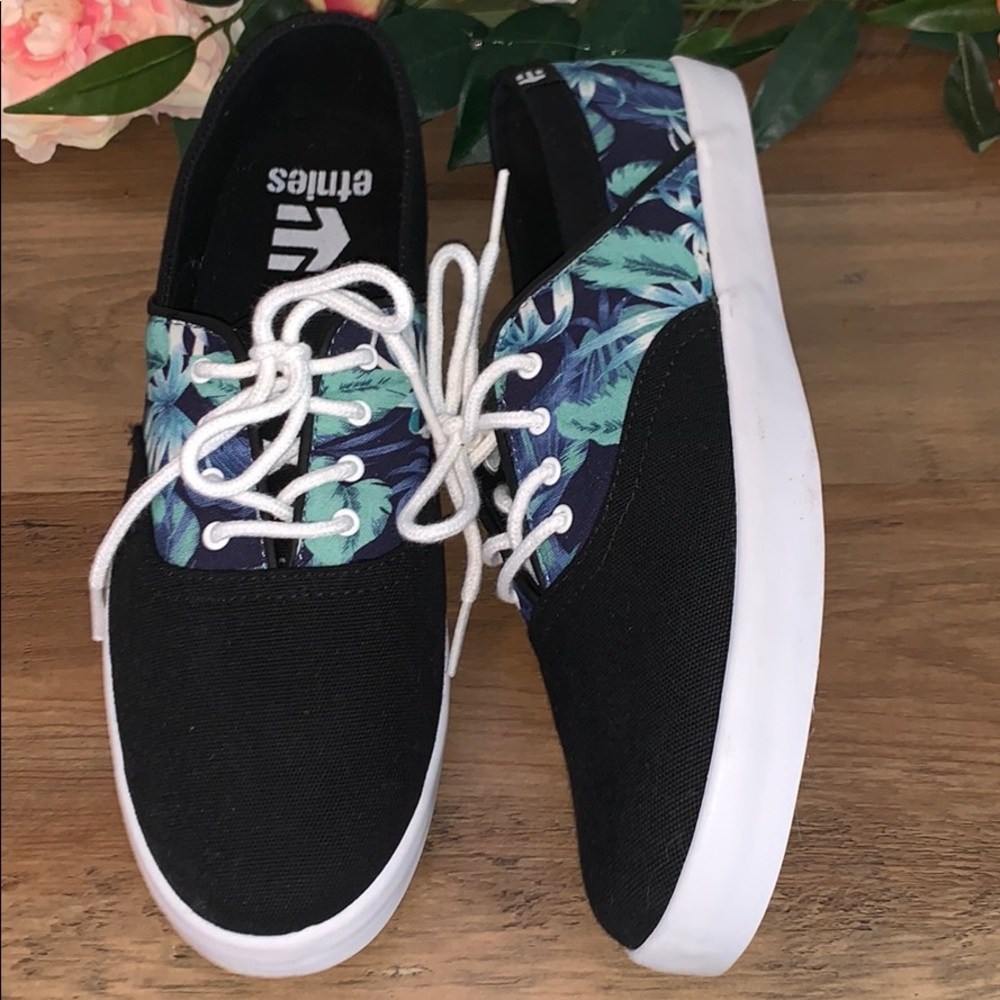 Etnies tropical slip on shoes